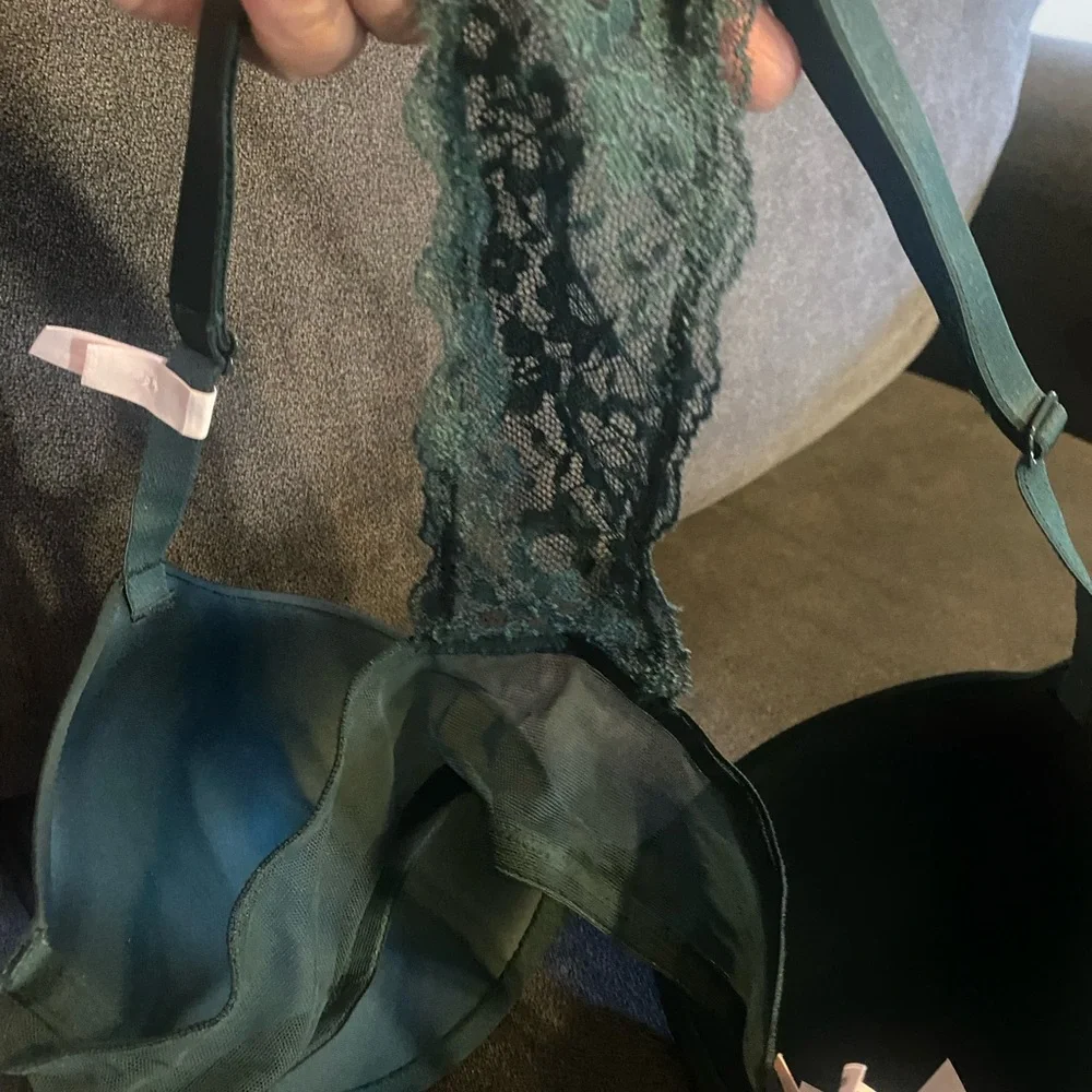 Victoria's Secret Green Lace Bra and Lave Thong Set Size 36c and Medium - Picture 4 of 12